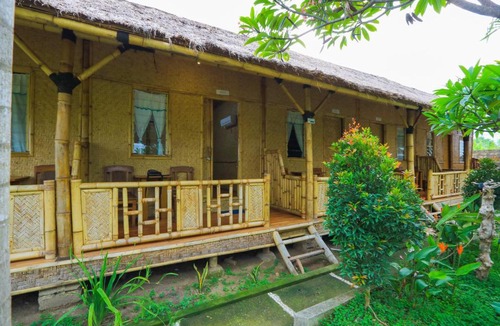 Banyuwangi Hotel | SPOT ON 2431 Azizah Homestay