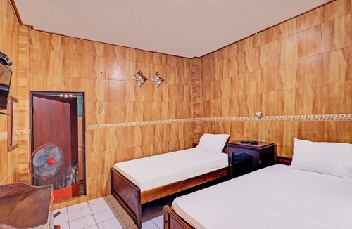 Melaya Hotel | SPOT ON 92028 Hotel Surya Near Pelabuhan Gilimanuk
