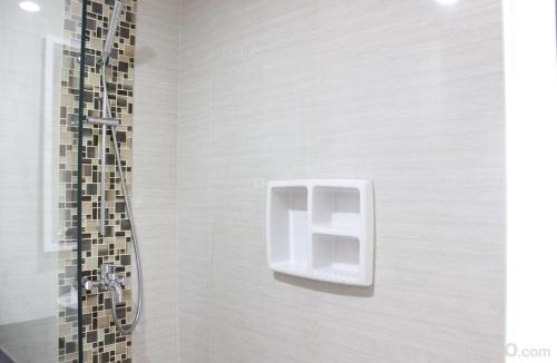 Malabar Apartment | Strategic Studio at Green Kosambi Bandung Apartment By Travelio