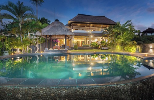 Jimbaran Villa | Stunning, 3-Bedroom Villa in Balangan