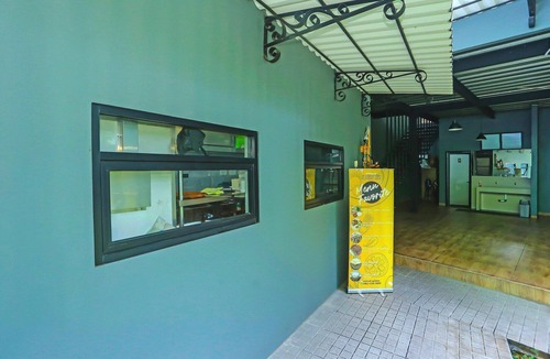 East Jakarta House | Stylish DBL Suite Escape W/Free WiFi and Parking