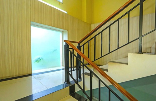 East Jakarta House | Stylish DBL Suite Escape W/Free WiFi and Parking