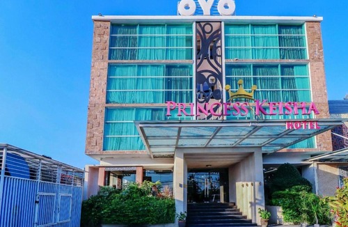 Denpasar Barat House | Stylish Deluxe Retreat w/City View & Free WiFi