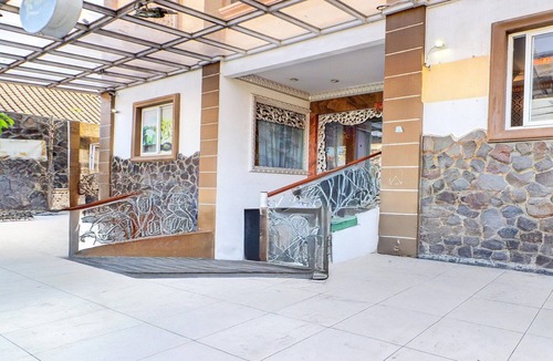 Kartika Plaza House | Stylish Twin Stay with Free WiFi Parking and Pool