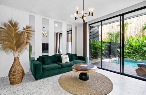 Batu Bolong Villa | Sunny Nelayan Villa by Betterplace