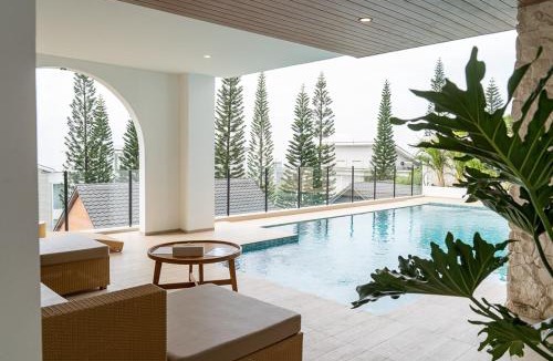 Bandung Villa | Sunrise City View Villa 9 Bedrooms With a Private Swimming Pool and a Billiard Table