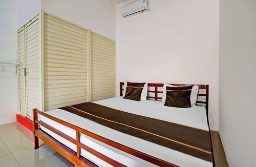 Lamongan Hotel | Super OYO 3702 Homestay Bougenville Syariah