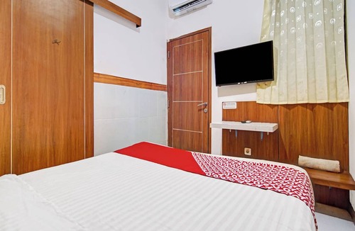 Kelapa Gading Barat Hotel | Super OYO 90422 Mall Of Indonesia
