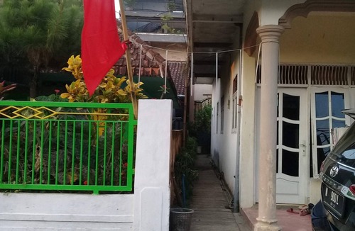 Kepanjen House | Sweet home with Kepanjen views, situated in a convenient, friendly neighborhood.