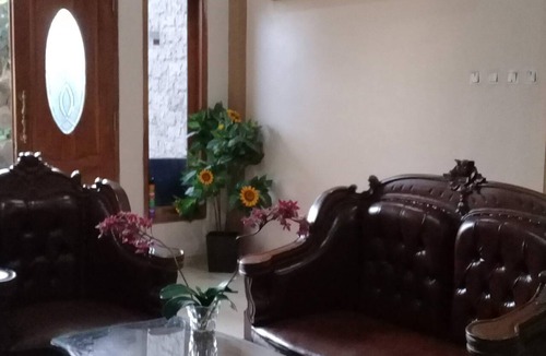 Kepanjen House | Sweet home with Kepanjen views, situated in a convenient, friendly neighborhood.
