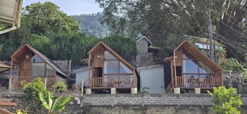 Candikuning House | Teras Danu