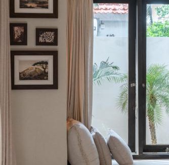 Pererenan House | The Jungle - Tropical Concept - Outdoor Cinema Billiard Bathtub 3BR