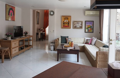 Citaringgul House | The Sangtus Home-Cozy and Comfy Home with great swimming-pool for you & family!