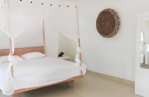 Rua House | THE VILLAGE INN Rua Beach