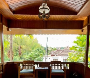 Dinoyo Villa | Tomohon Private Pool Villa Batu