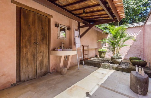 Batubelig Villa | Tropical 3 bedrooms villa, 650m from beach, 1200m2 garden