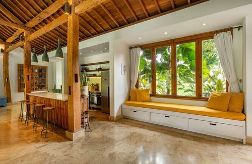 Kutuh Kaja Villa | Tropical 4BR Villa w/Infinity Pool in ubud, 6 mins to central