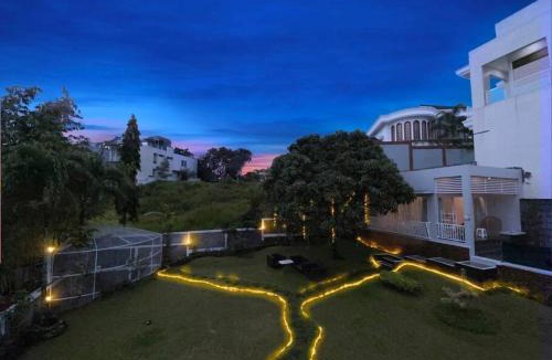 Sukaraja Villa | Tropical Villa by Villapedia