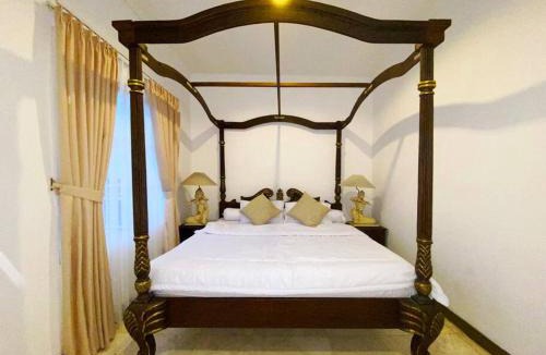 Sukaraja Villa | Tropical Villa by Villapedia