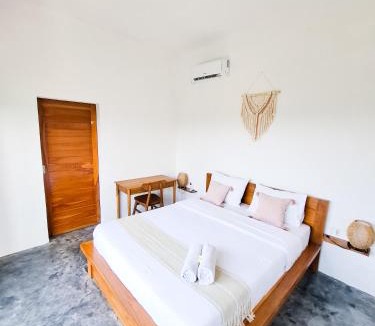 Mendoyo House | Turtle House Surf & Stay
