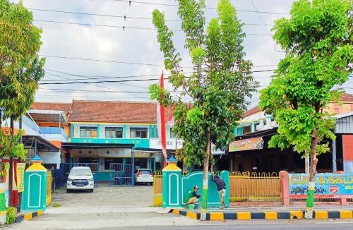 Madiun House | TwoSpaces Living at Sutomo Homestay, Madiun