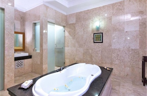 By Pass Ngurah Rai Kuta Villa | Unforgetable Romantic Pool Villa In Kuta