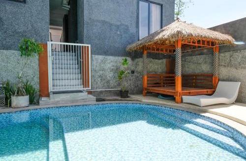 Oro Oro Ombo Hotel | Urbanview Golden Barbie near Jawa Timur Park 2