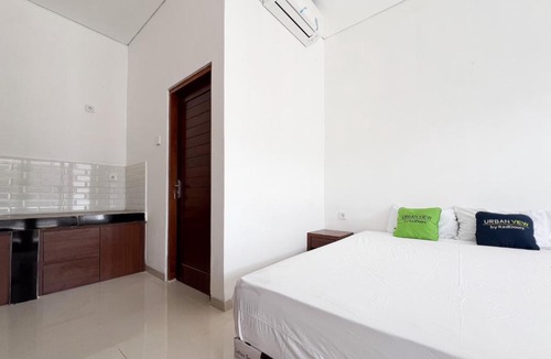 By Pass Ngurah Rai House | Urbanview Hotel Tegal Jinah Jimbaran