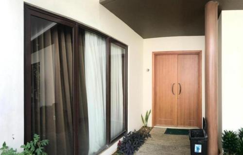 Ciawi Villa | VEI Haus - 4BR Pet Friendly Villa in Vimalla Hills