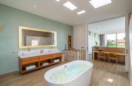 Batu Bolong Villa | Vida and Vola - Majestic Coastal Retreat in Canggu