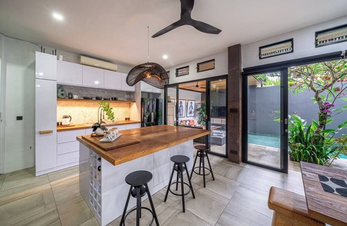 Batubelig Villa | Villa 121 – Modern 1BR Villa Near Batu Belig Beach