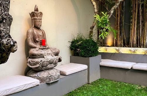 Dyanapura Villa | Villa Anh Yeu - 6BR villa in Seminyak with Free Breakfast & Airport pick up.