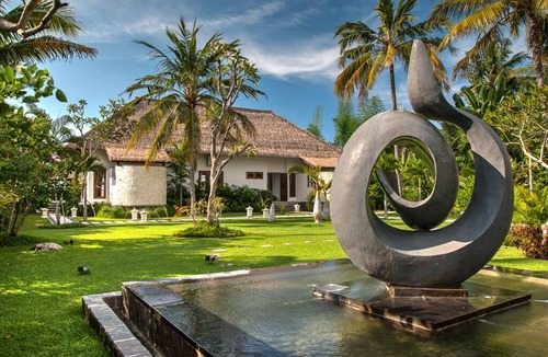 Kalisada Villa | Villa Aparna - Luxurious Balinese villa right on the beach