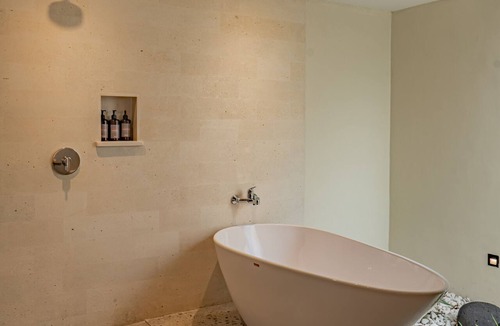 Pererenan Villa | Villa Arthya at Anandathu Villas - Contemporary 2BR Tropical Paradise in Canggu