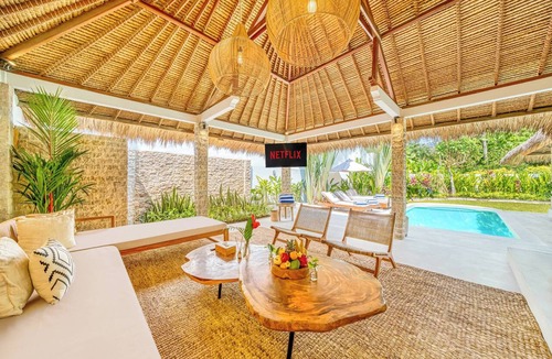 Central Seminyak Villa | Villa Barcelona - 6BDR, lush garden, private pool