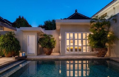 Batubelig Villa | VILLA BELLA - 7Min Beach Access - 10min to Canggu