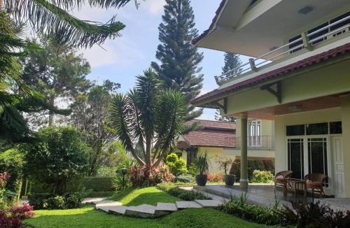 Parongpong House | Villa Bougenvile Lembang Asri