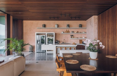 Praya Barat Villa | Villa Chibo at Tampah Hills