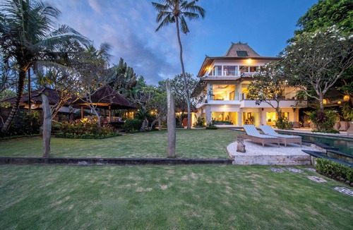Sengkidu Villa | Villa Cocoa Maya: Beautiful, fully serviced, large villa steps from the ocean