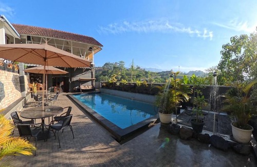 Bandung Villa | Villa Family Stay - Private Pool & BBQ