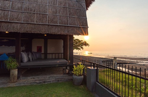 Dencarik Villa | Villa Hikume - Relax In A Private Beachfront Villa