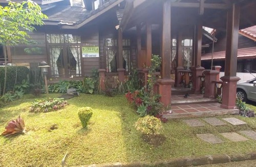 Cipanas Villa | Villa Kayu Green Apple Cipanas