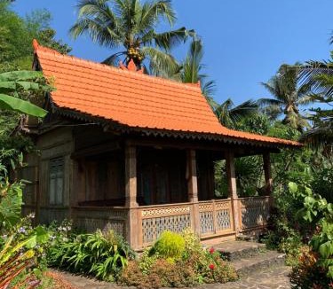 Kubutambahan House | Villa Kepuh