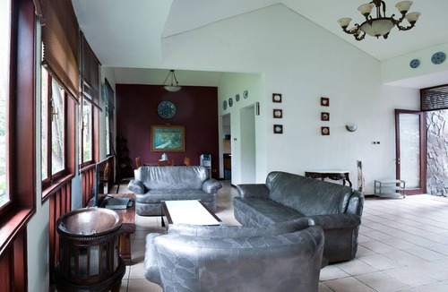 Oro Oro Ombo House | villa Lovender Klub bunga