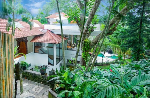 Kediri House | VILLA LUSIA RUMAH JOJO