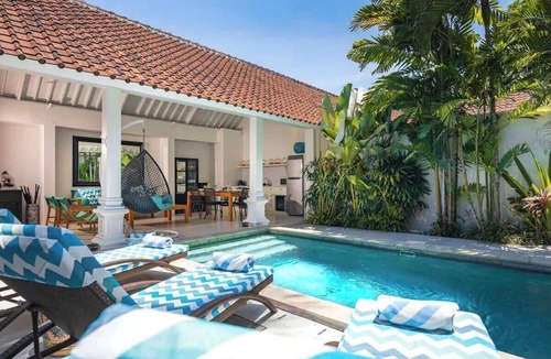 Central Seminyak Villa | Villa Merah| Paradise 10Min walk to Seminyak Beach
