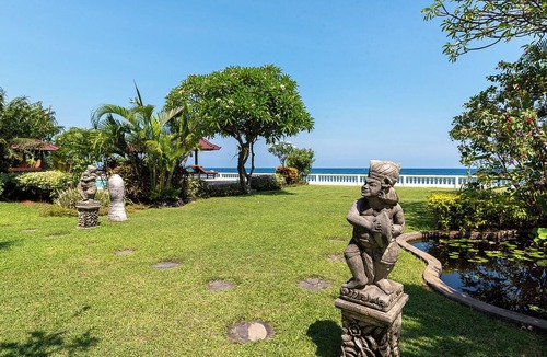 Dencarik House | Villa Namasté - Beachfront @ Lovina Beach, 10P, Private Pool, BBQ
