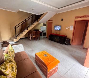 Cisarua Villa | Villa Pondok Aurora