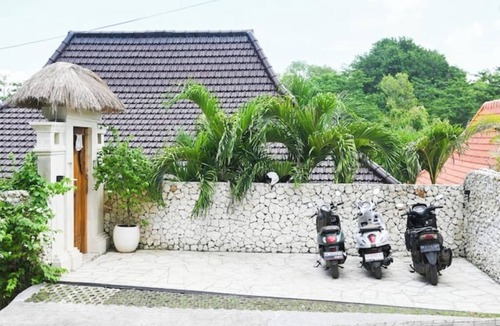 Bukit House | Villa Sama Sama | 2BR Jungle Retreat w/Pool | Heart of Uluwatu