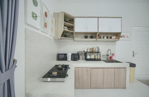 Yogyakarta Villa | Villa Sore Teduh Luxury 3BR Near Ambarukmo Plaza and Coffee Shops